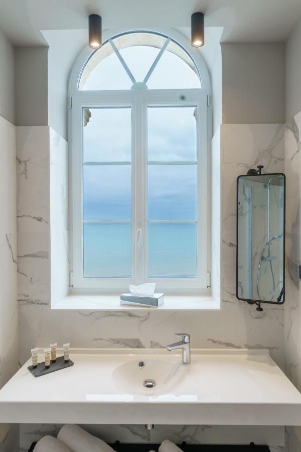 Hotel De La Plage Lion-sur-Mer Buitenkant foto